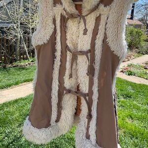 TWILL 22 Faux Fur Trimmed Chic Vest